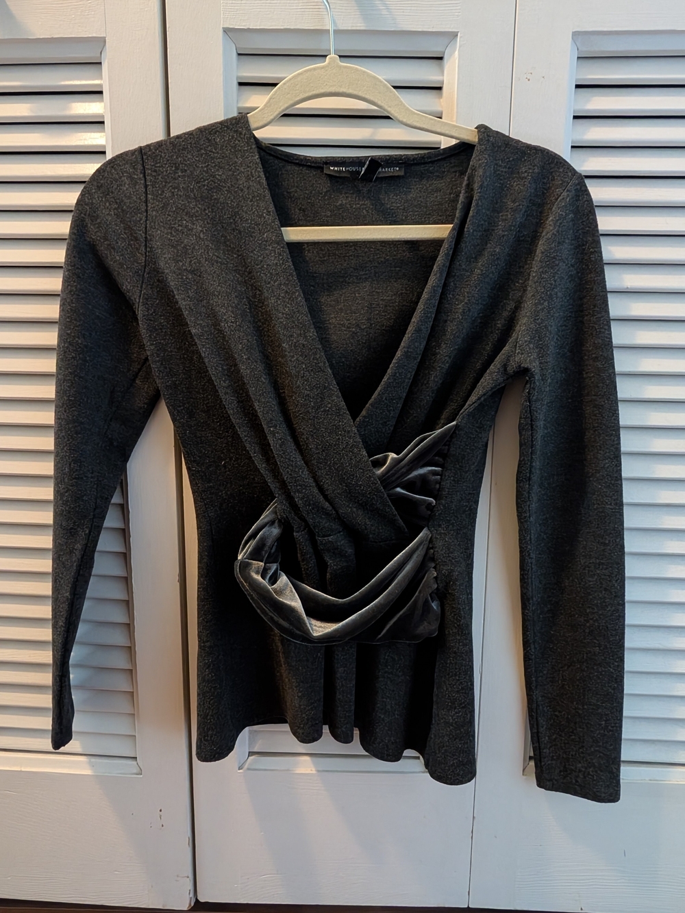 EUC WHBM Women's Gray Wrap Top long sleeves  w/ Velvet Waist ruching in Sz XXS